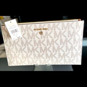 Michael Kors Clutch Wristlet (NWT)
